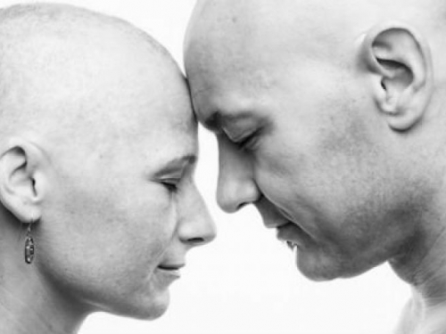 1 em 5 homens e 1 em 6 mulheres terão câncer em algum momento da vida, diz agência ligada à OMS