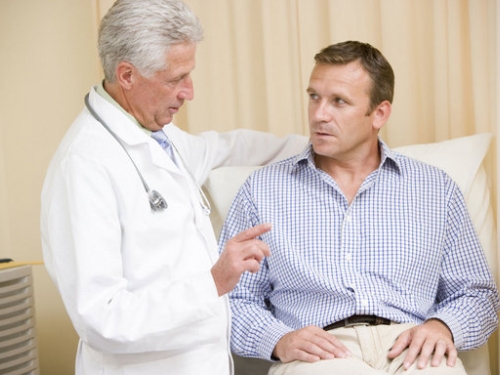 Câncer de próstata: por medo de efeitos colaterais, homens tratam menos